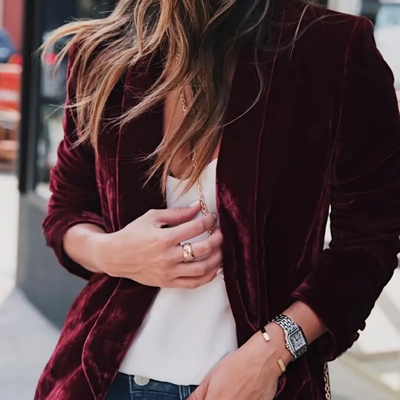 Women's Velvet Blazer in Burgundy - Picture 3 of 7